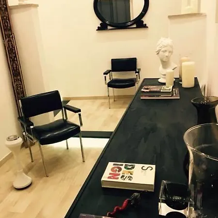 Chiaia House 3*