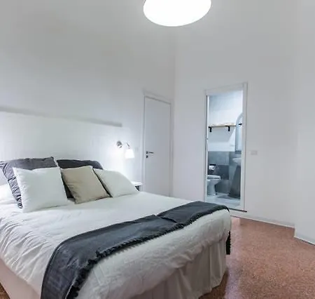 לינה וארוחת בוקר Chiaia House