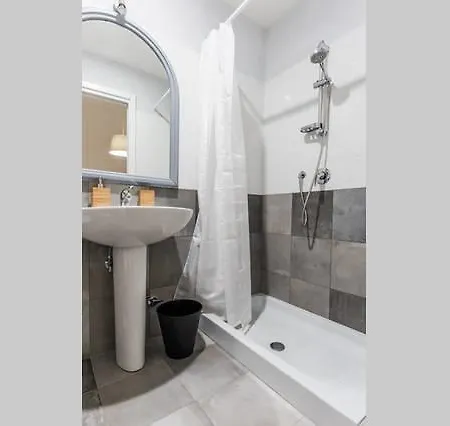 לינה וארוחת בוקר Chiaia House 3*