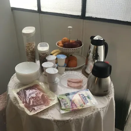 לינה וארוחת בוקר Chiaia House 3*