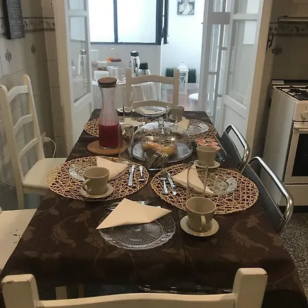 לינה וארוחת בוקר Chiaia House נאפולי