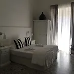 Chiaia House 3*