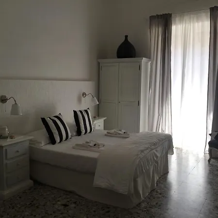 Chiaia House 3*