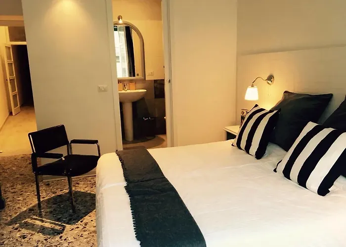 Chiaia House Alojamento de Acomodação e Pequeno-almoço 3*