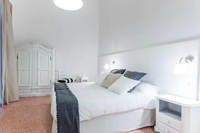 Chiaia House 3*