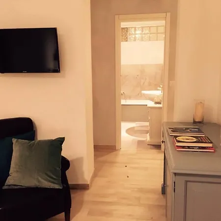 Chiaia House Naples