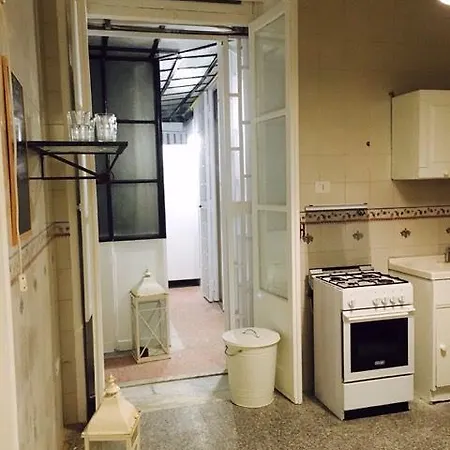 לינה וארוחת בוקר Chiaia House 3*